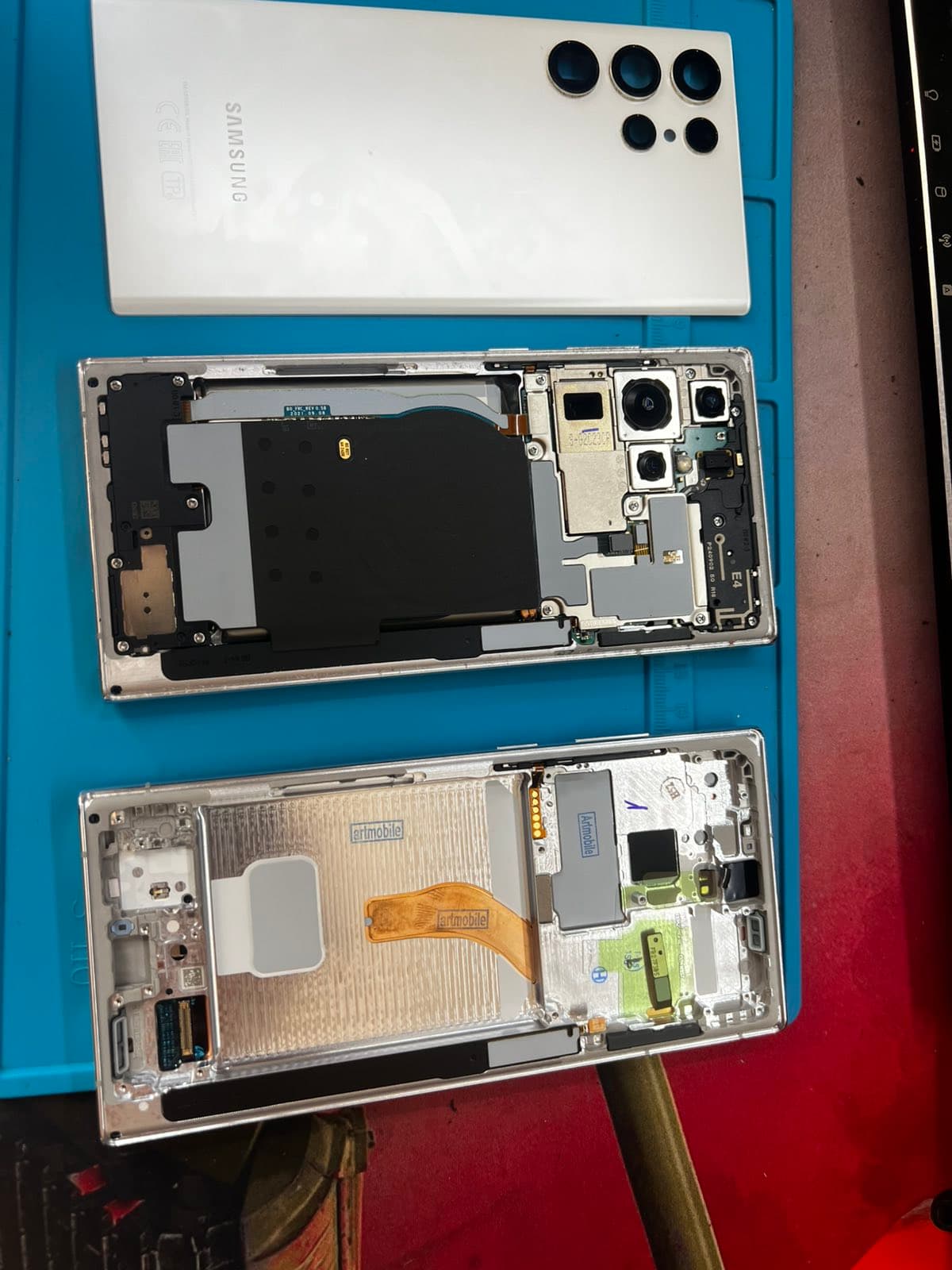 Розбирання Samsung Galaxy S22 Ultra