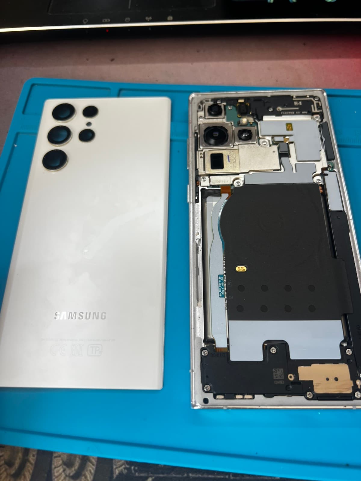Samsung Galaxy S22 Ultra без екрану